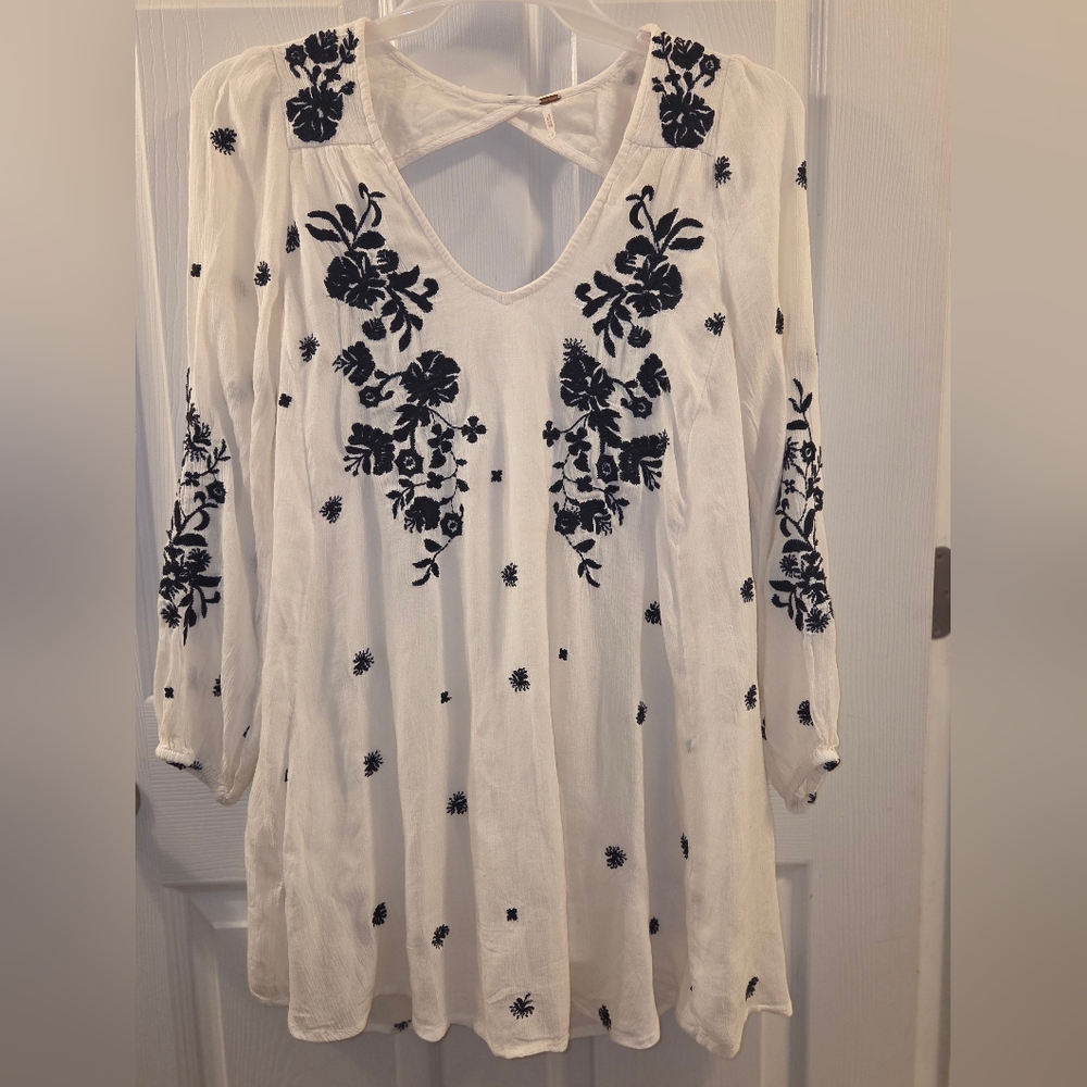 Free People Elegant White Dress with Black Floral Embroidery Size SM